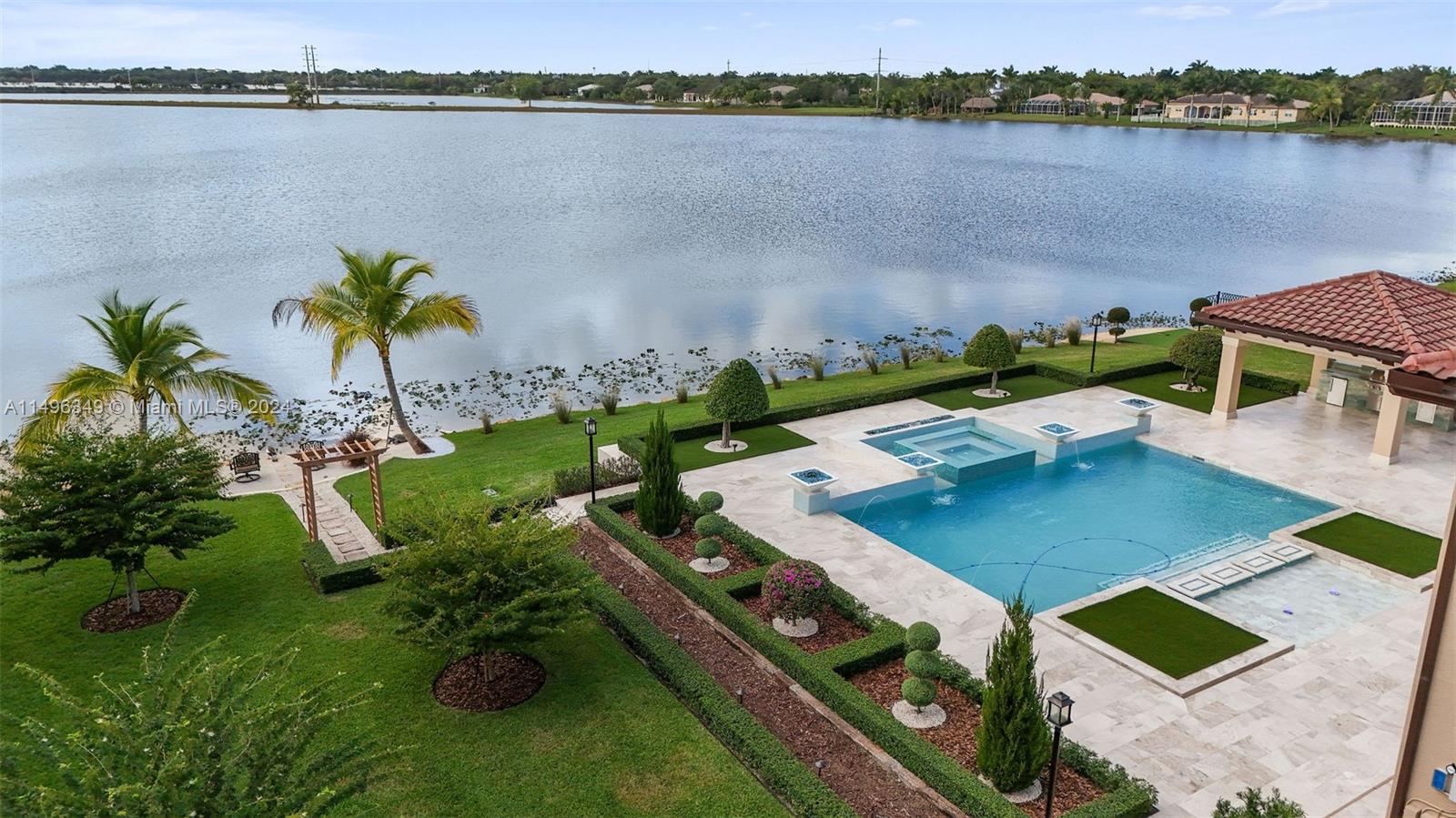 VISTA LAKES - Residential