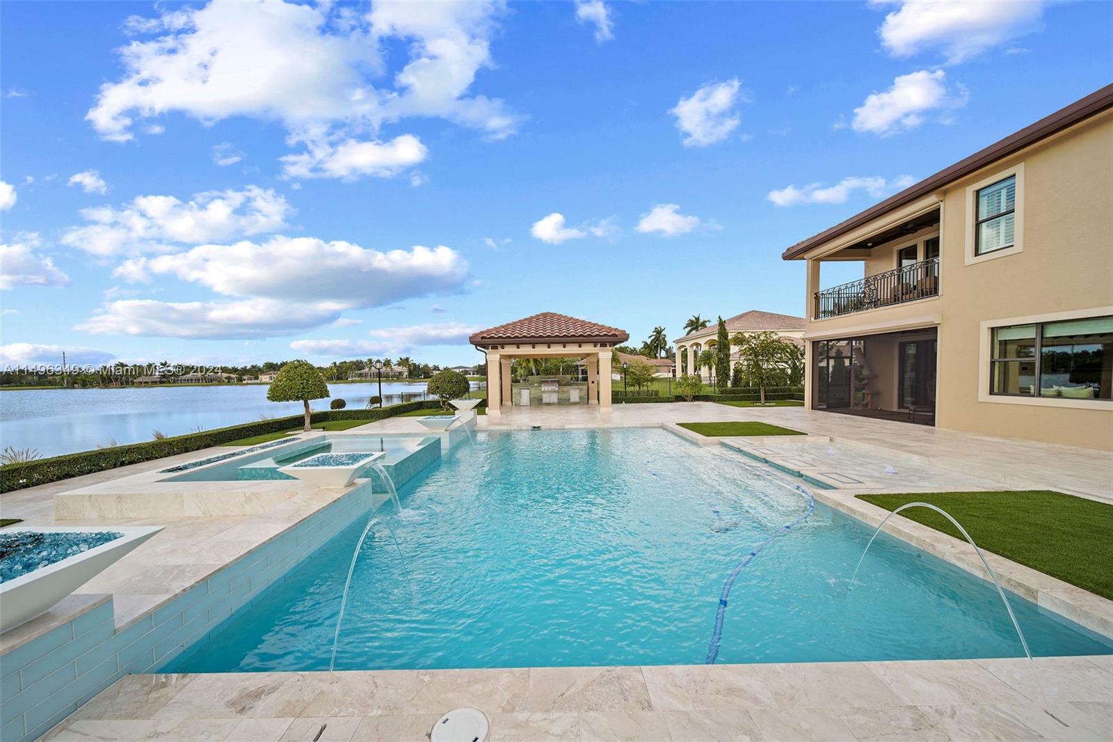 VISTA LAKES - Residential