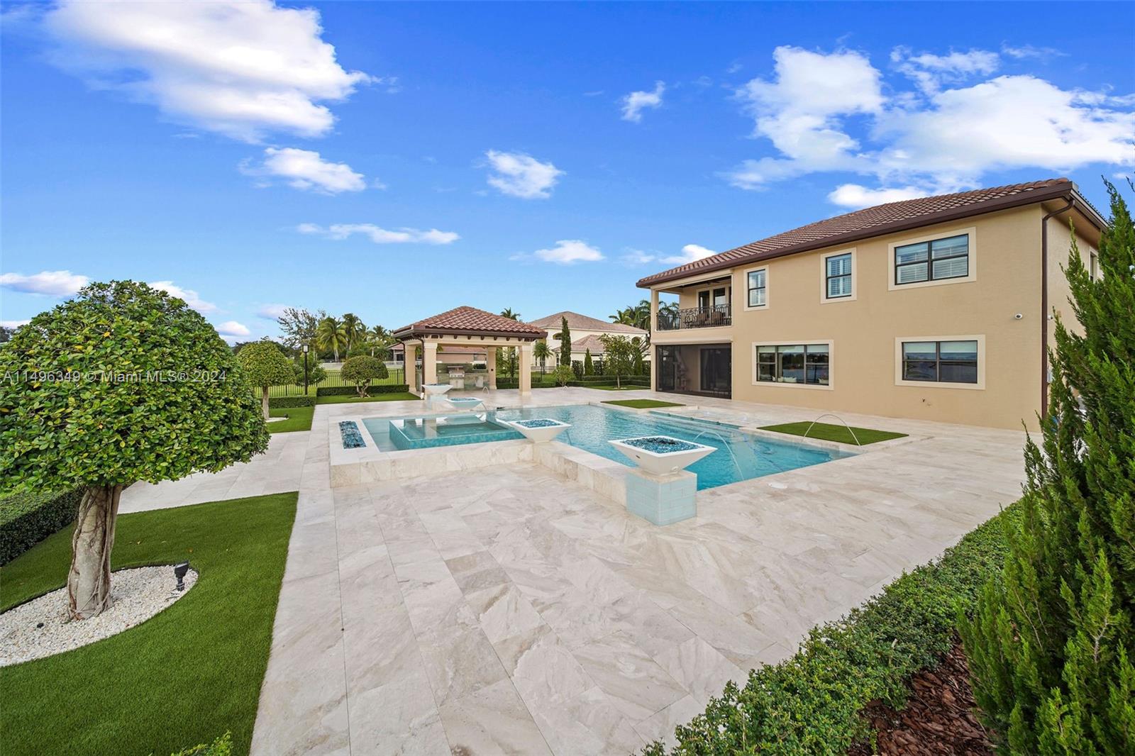 VISTA LAKES - Residential