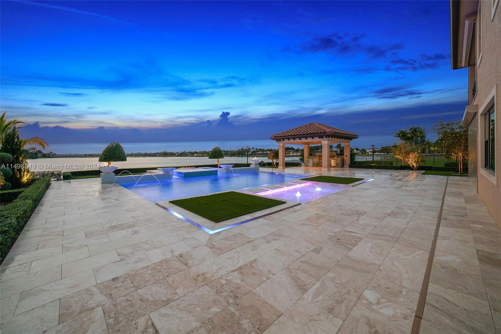 VISTA LAKES - Residential