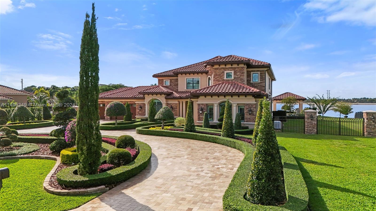 VISTA LAKES - Residential