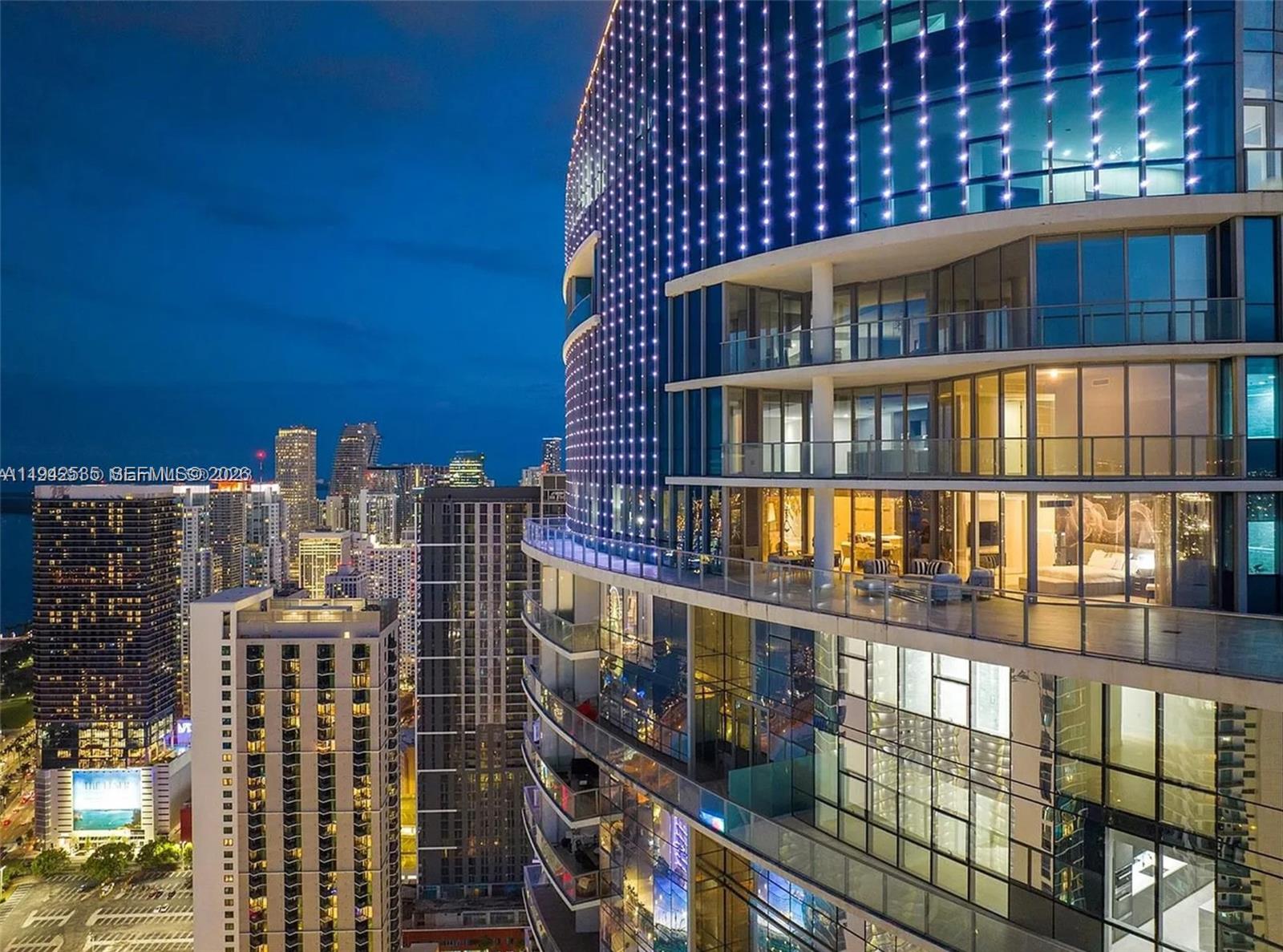 PARAMOUNT MIAMI WORLDCENT - Residential
