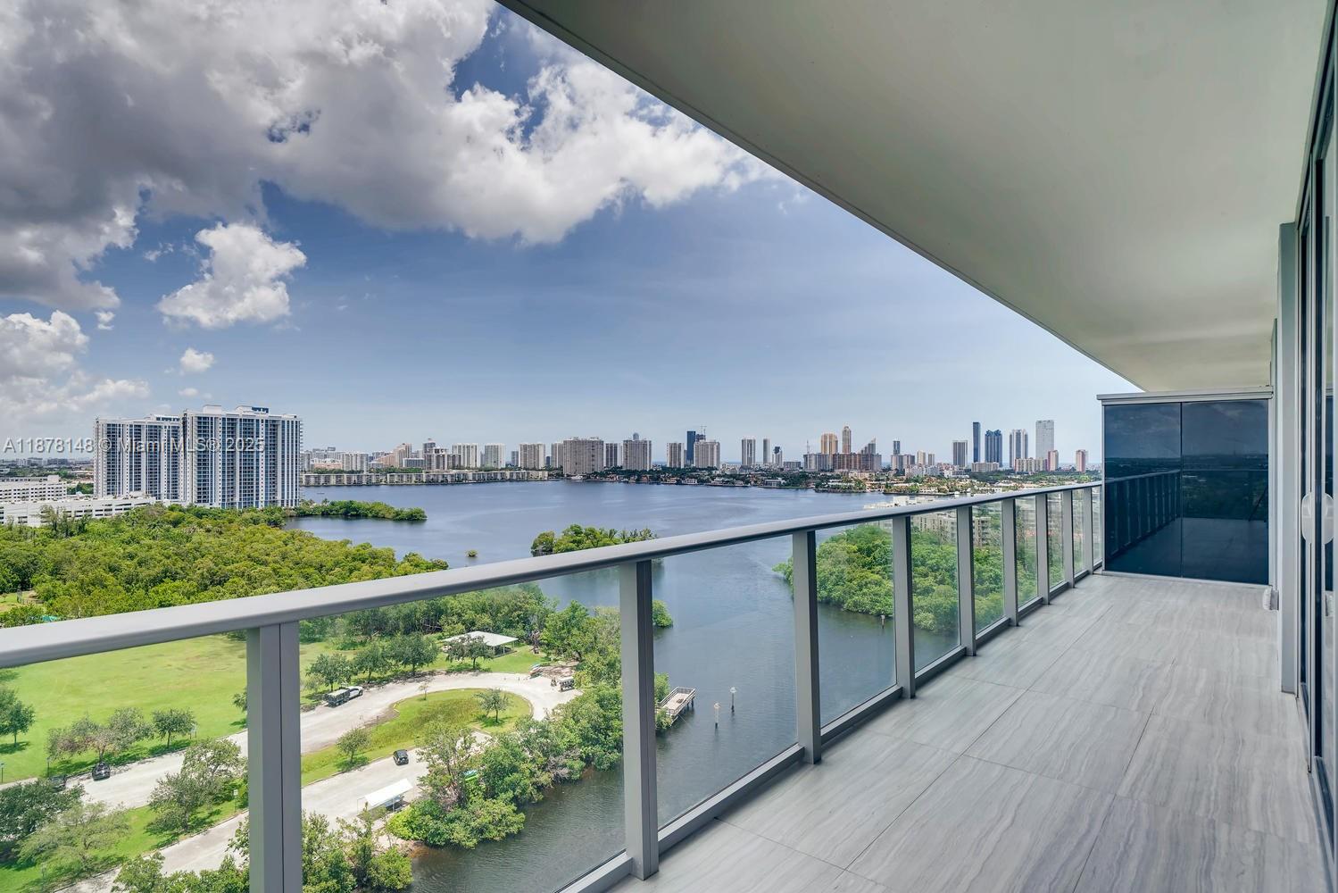 THE HARBOUR NORTH CONDO - Residential