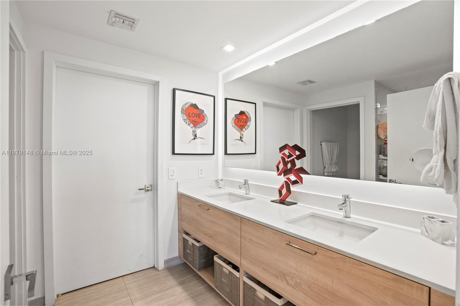 THE HARBOUR NORTH CONDO - Residential