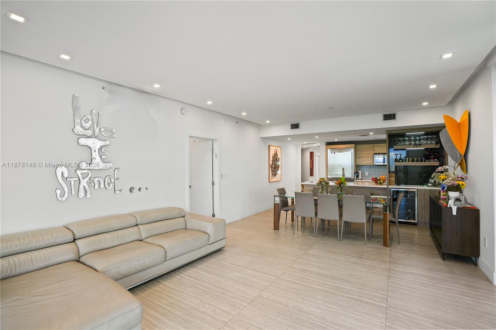 THE HARBOUR NORTH CONDO - Residential