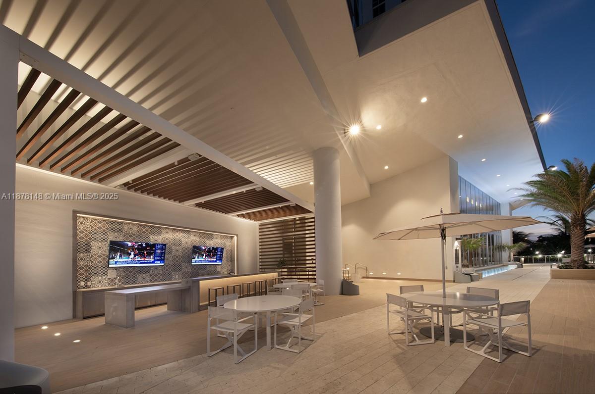 THE HARBOUR NORTH CONDO - Residential