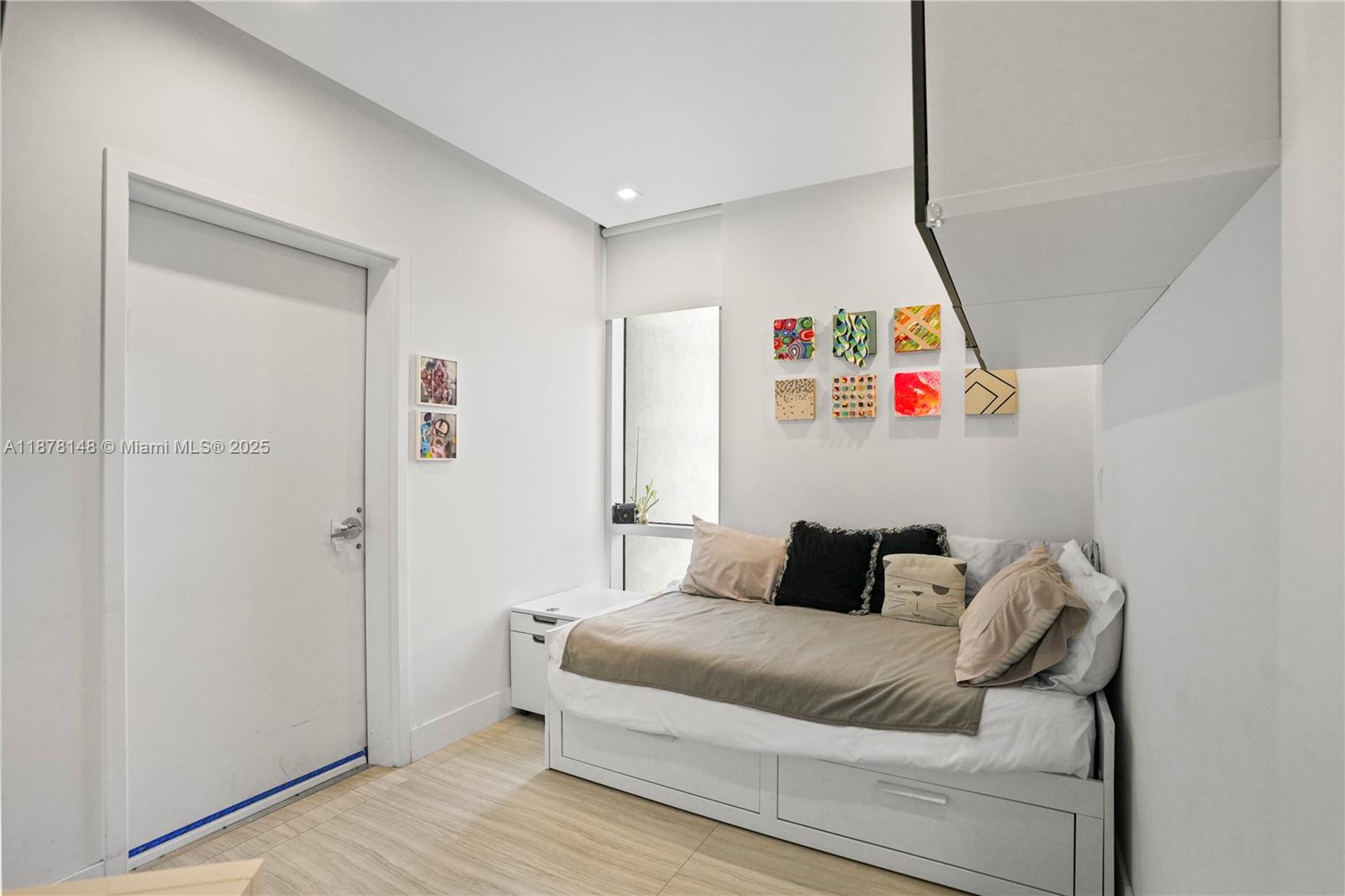 THE HARBOUR NORTH CONDO - Residential