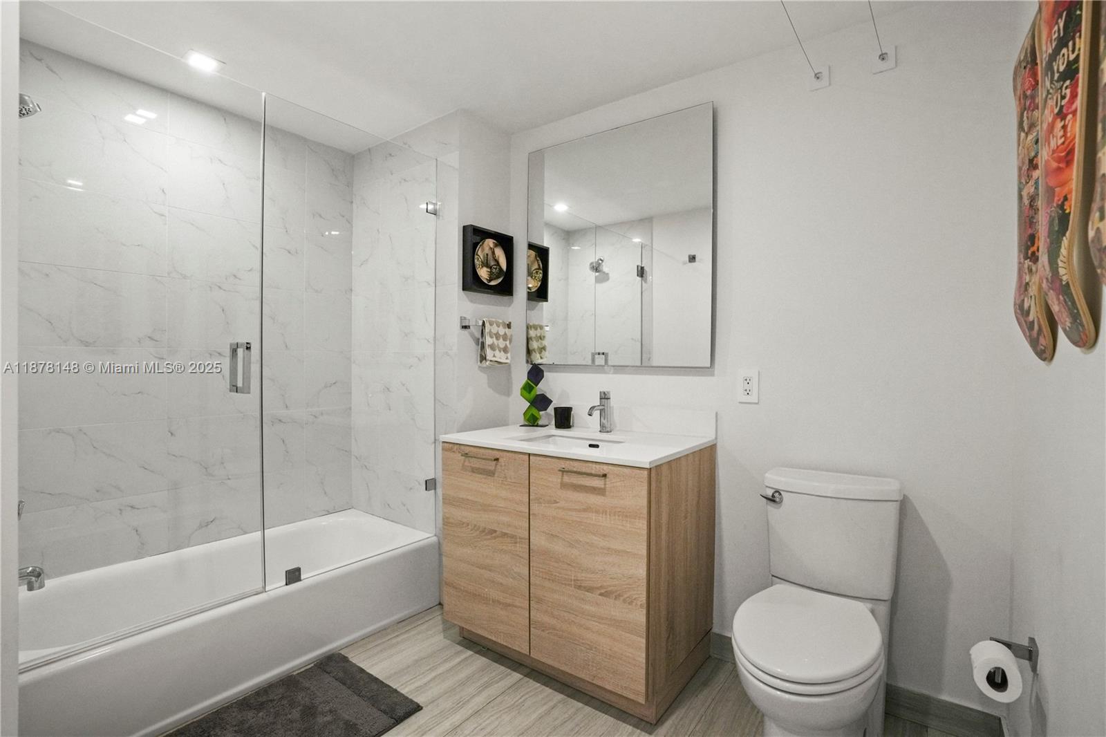 THE HARBOUR NORTH CONDO - Residential