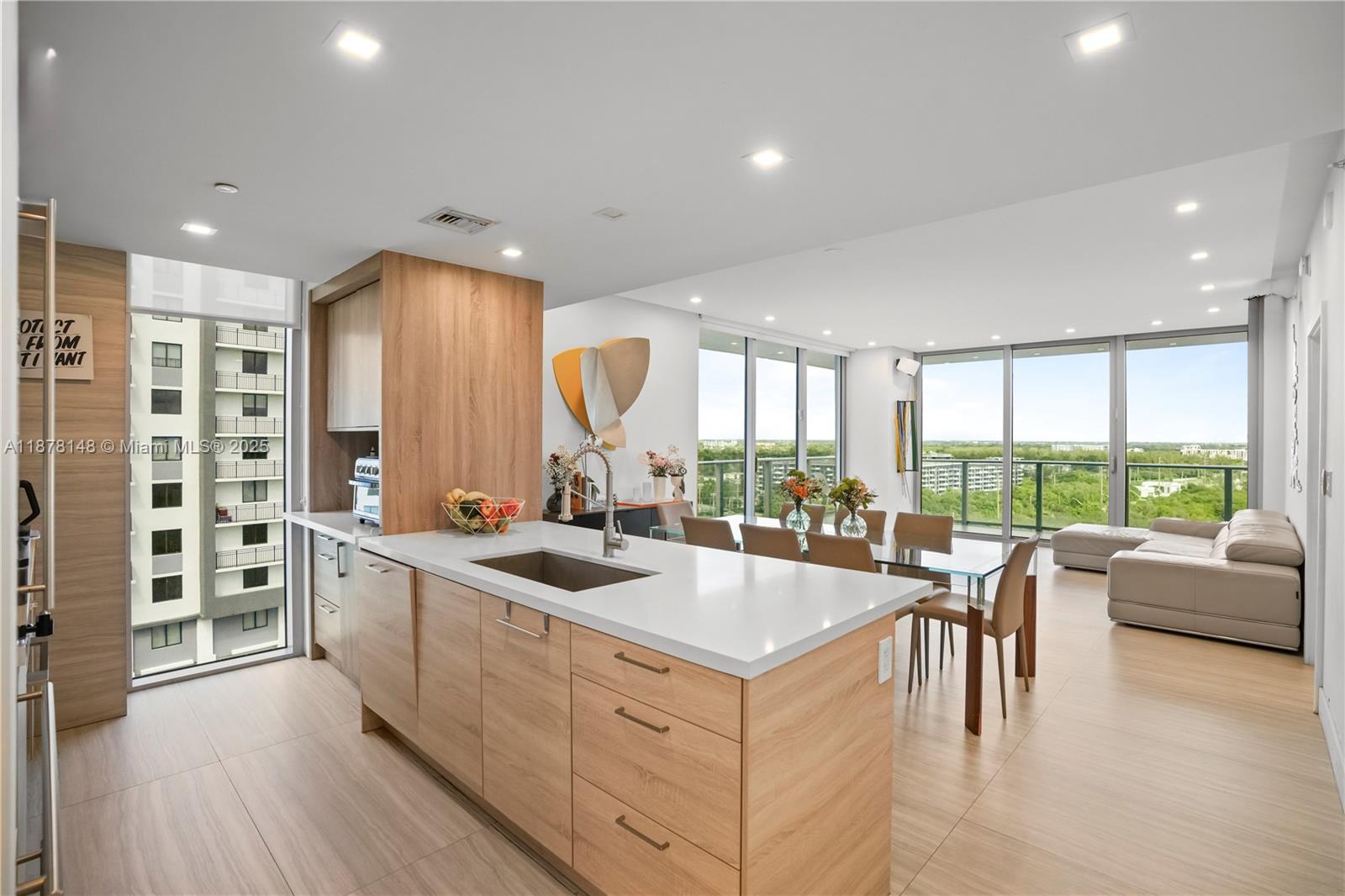 THE HARBOUR NORTH CONDO - Residential