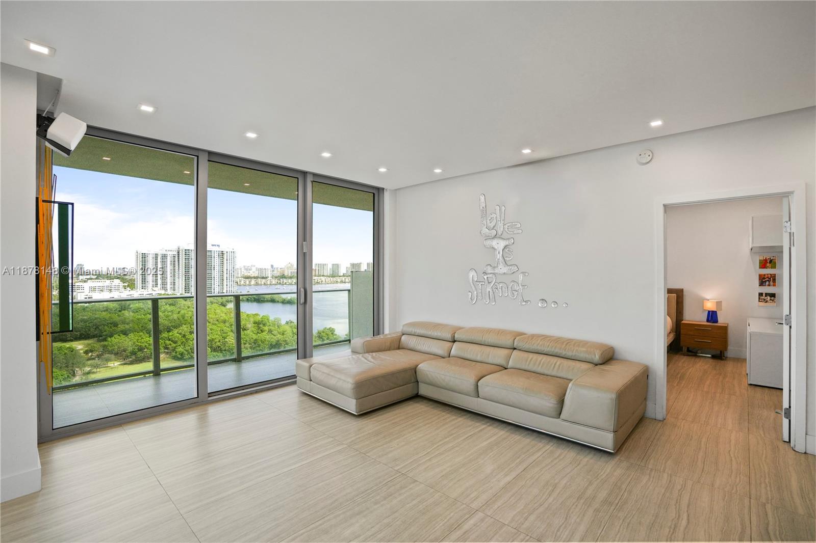 THE HARBOUR NORTH CONDO - Residential