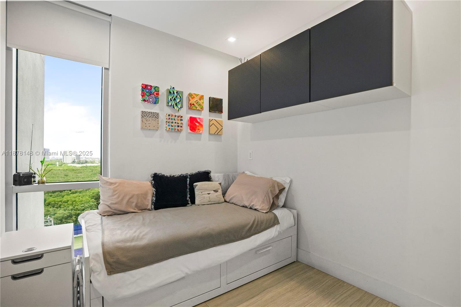 THE HARBOUR NORTH CONDO - Residential