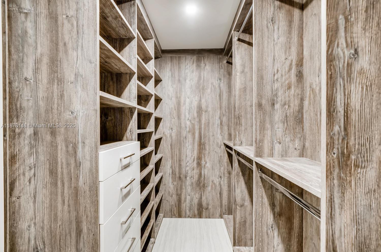 THE HARBOUR NORTH CONDO - Residential