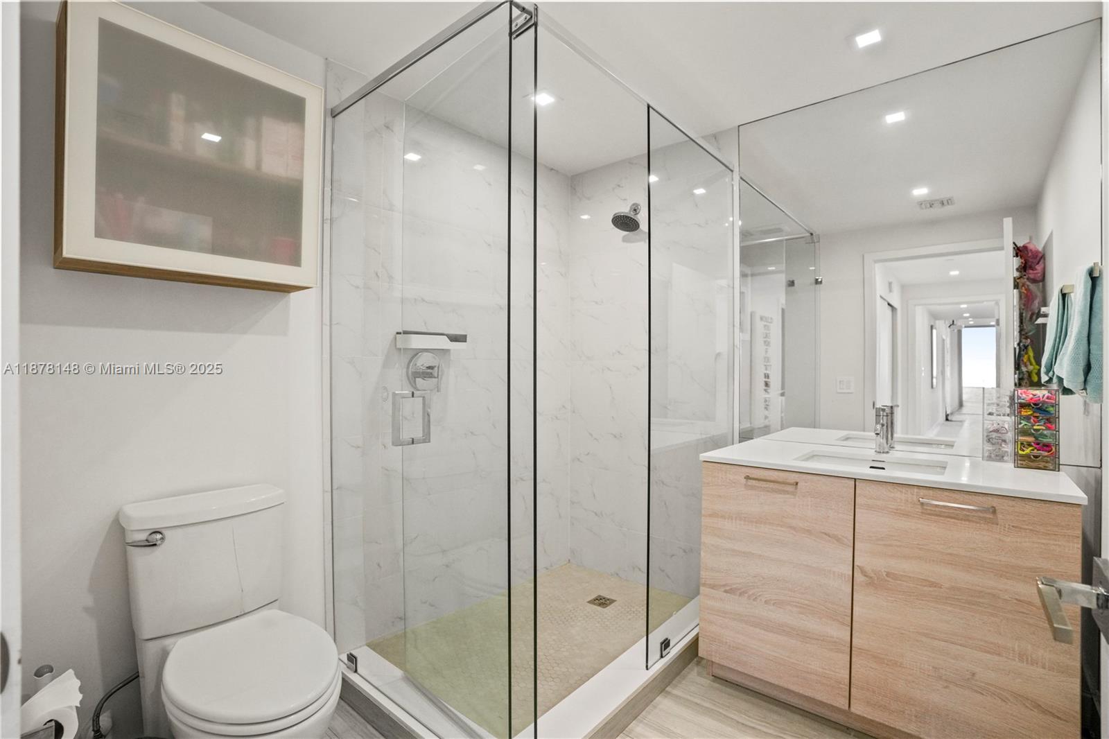 THE HARBOUR NORTH CONDO - Residential