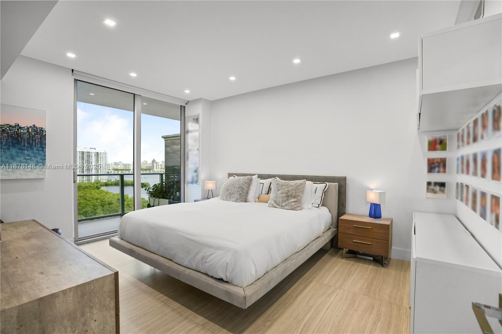 THE HARBOUR NORTH CONDO - Residential