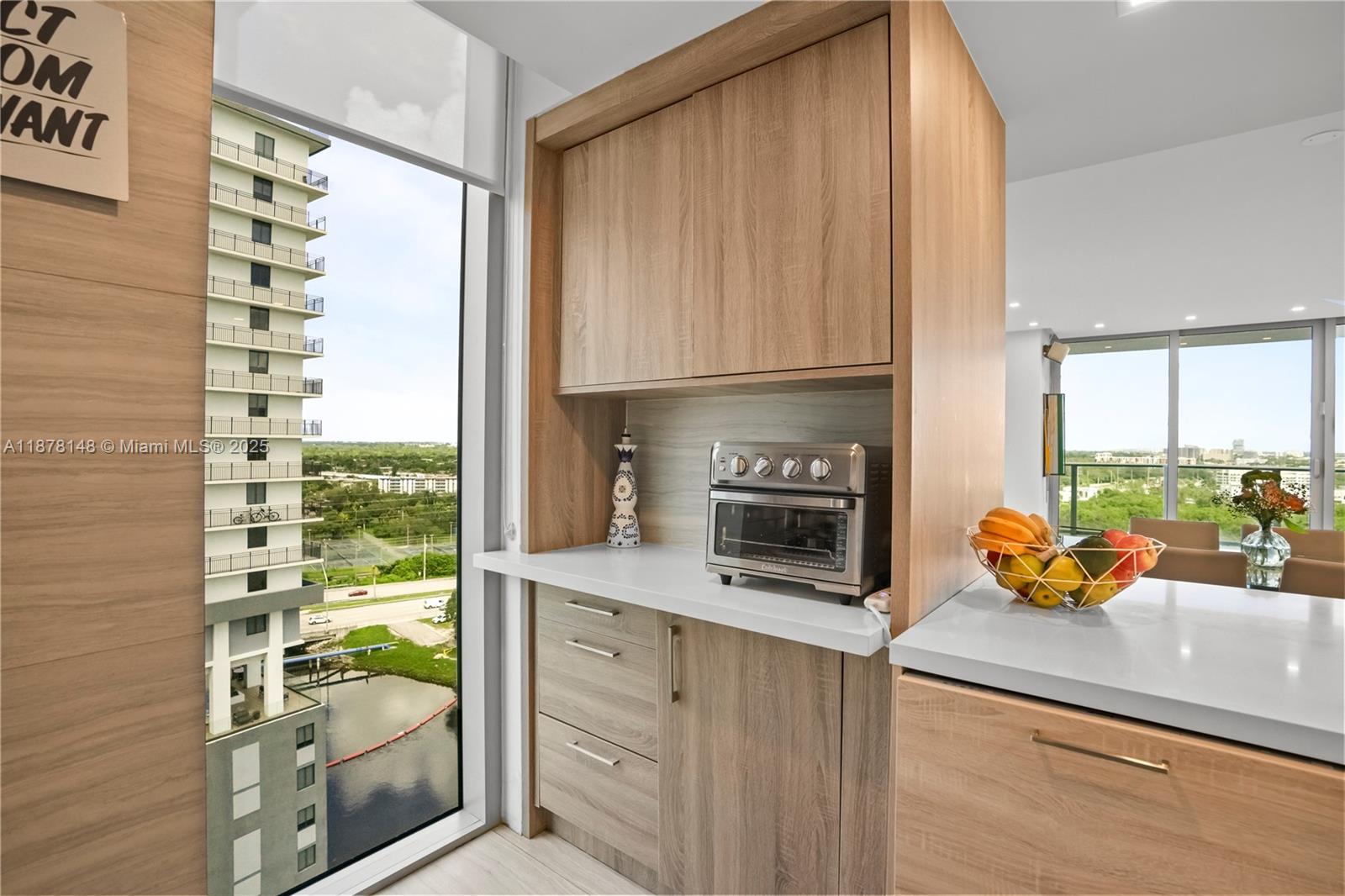 THE HARBOUR NORTH CONDO - Residential