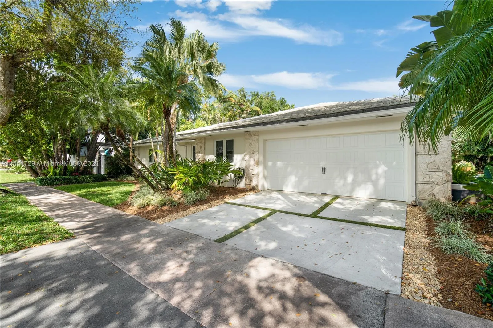 Coral Gables, Florida 33143, United States, 5 Bedrooms Bedrooms, ,4 BathroomsBathrooms,Residential,Pending,61518