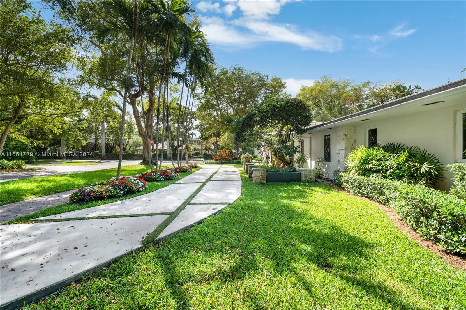 Coral Gables, Florida 33143, United States, 5 Bedrooms Bedrooms, ,4 BathroomsBathrooms,Residential,Pending,61518