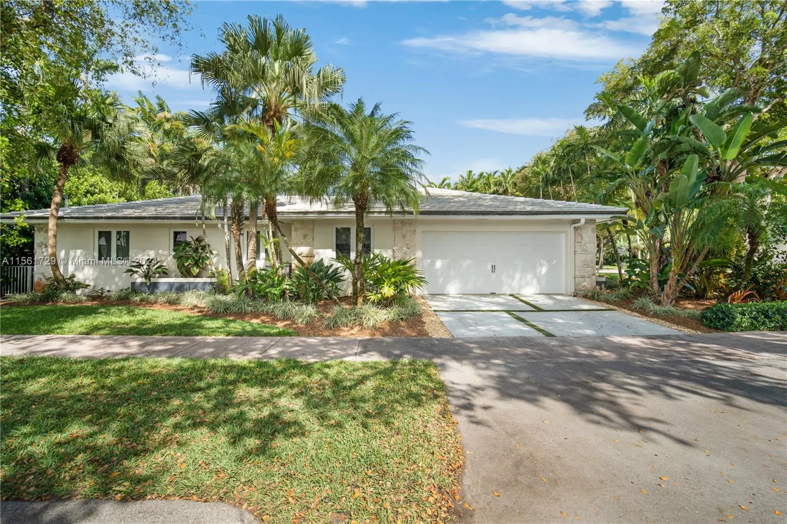 Coral Gables, Florida 33143, United States, 5 Bedrooms Bedrooms, ,4 BathroomsBathrooms,Residential,Pending,61518