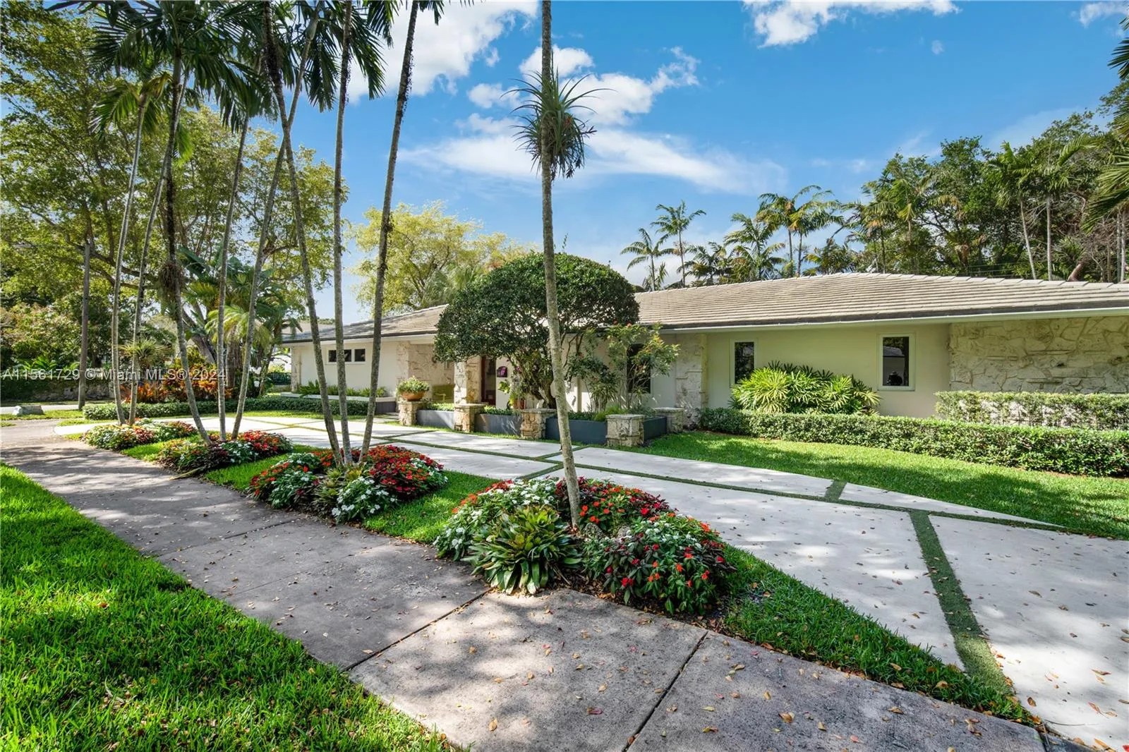 Coral Gables, Florida 33143, United States, 5 Bedrooms Bedrooms, ,4 BathroomsBathrooms,Residential,Pending,61518