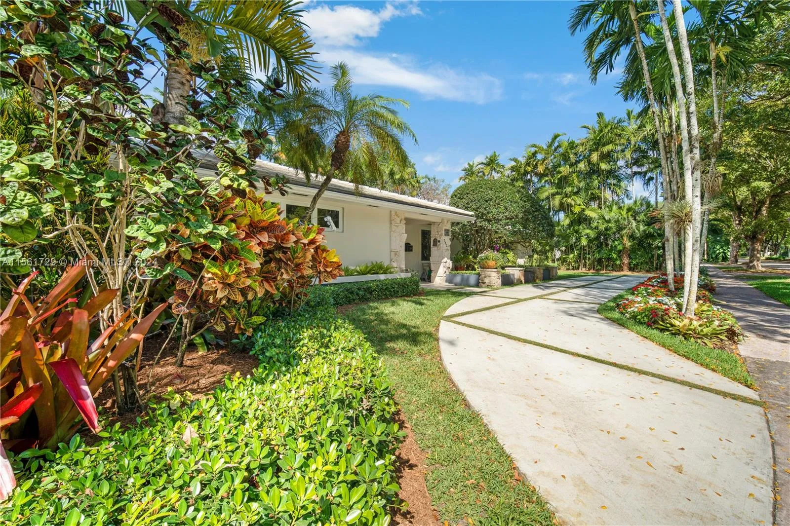 Coral Gables, Florida 33143, United States, 5 Bedrooms Bedrooms, ,4 BathroomsBathrooms,Residential,Pending,61518