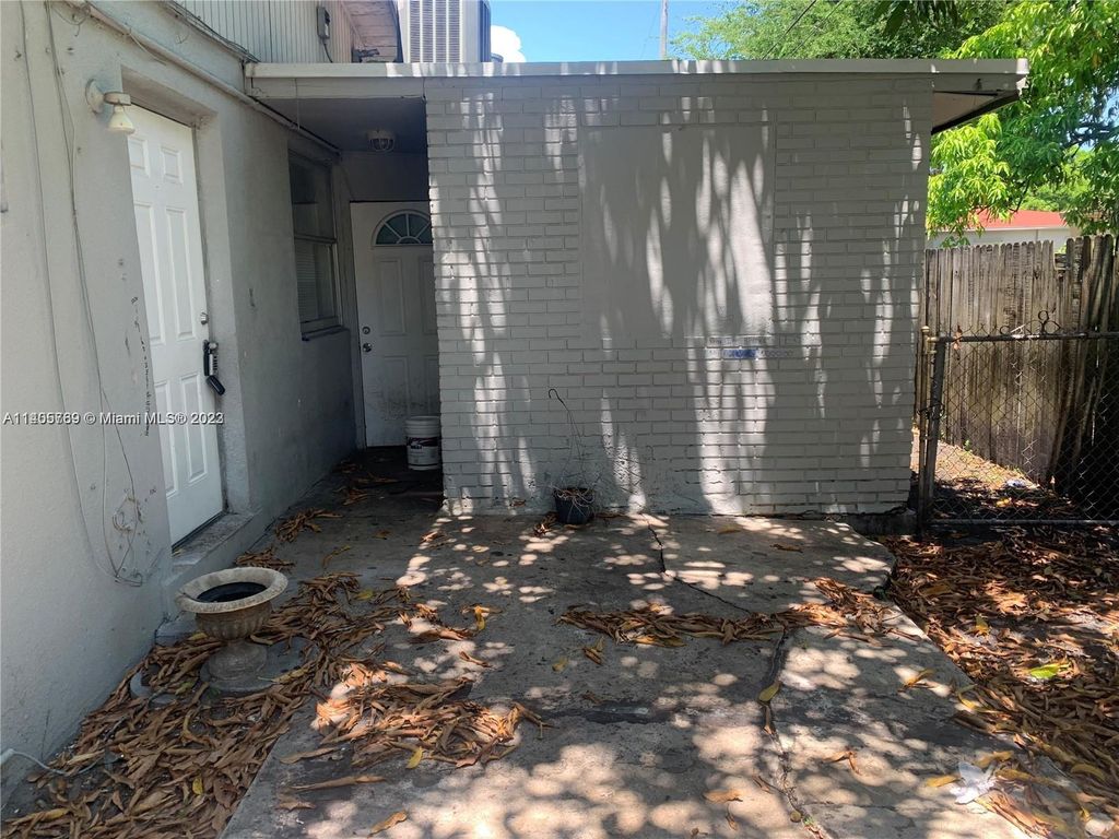 Photo of 900 NW 17th Ave #EAST, Fort Lauderdale, FL 33311 (MLS # A11405769)