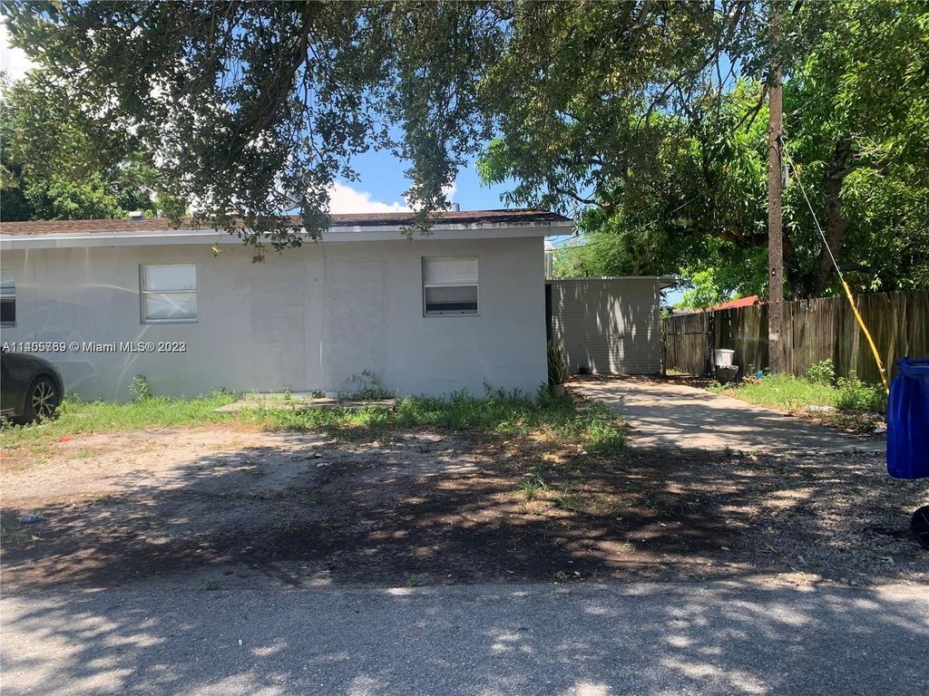 Photo of 900 NW 17th Ave #EAST, Fort Lauderdale, FL 33311 (MLS # A11405769)