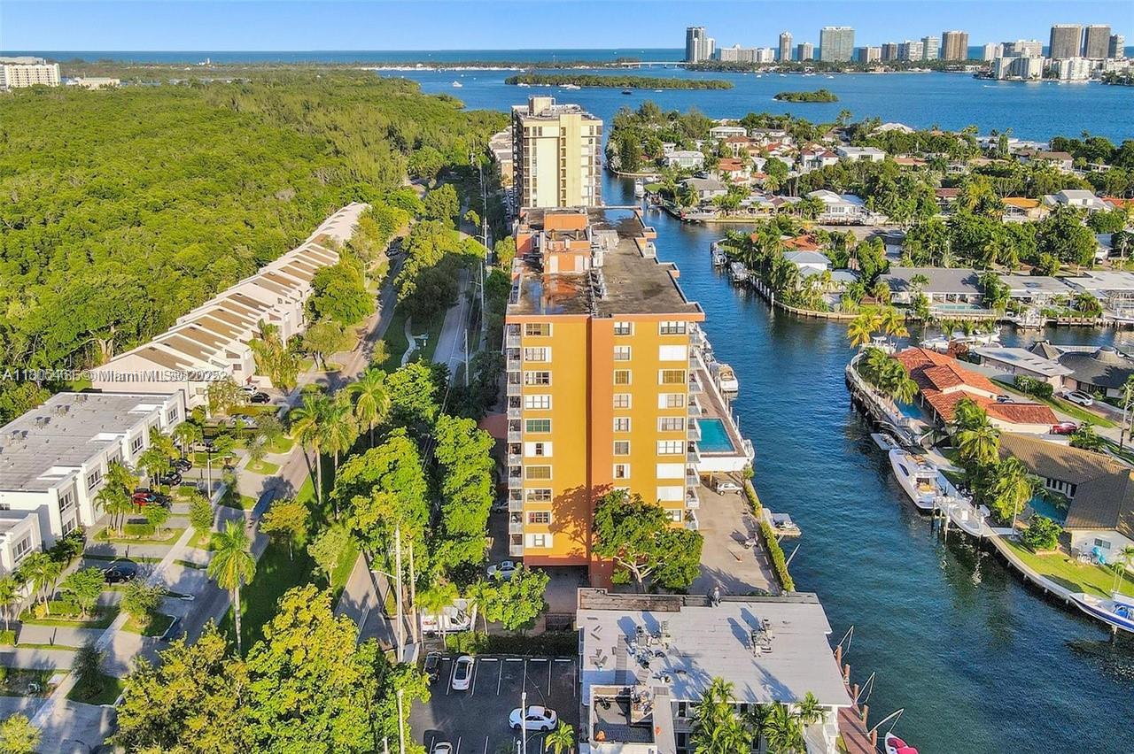 WATERSIDE TOWERS CONDO - Residential