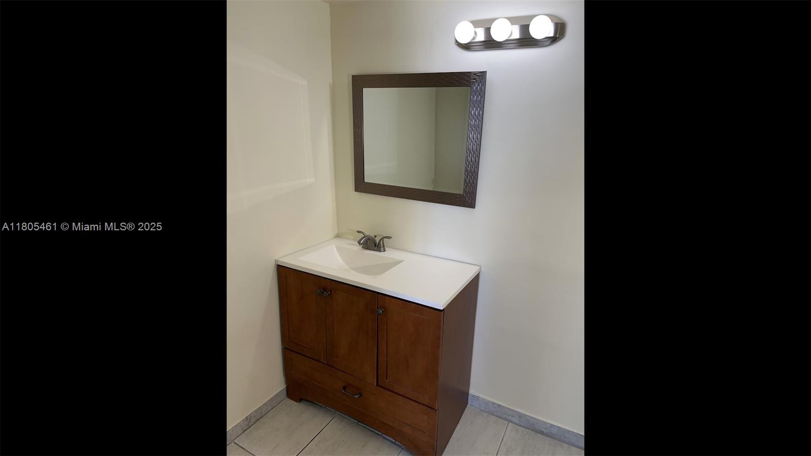 WATERSIDE TOWERS CONDO - Residential