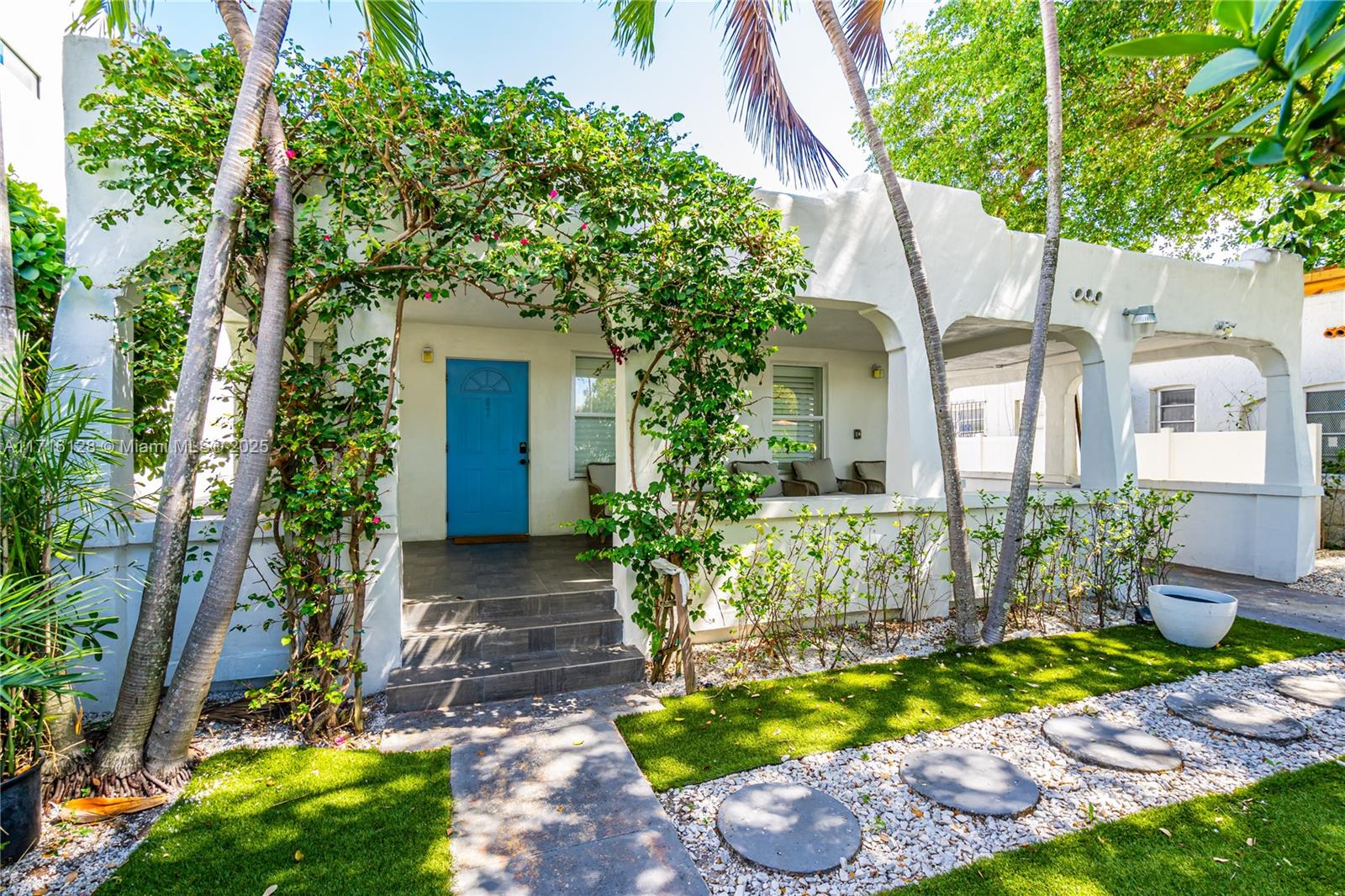 Buena Vista single family fully furnished for rent. Great out door area. Space to park. Walking distance to Miami Design District. Fully renovated 3 bedrooms 2 baths. Ss appliances, kitchen island, wood floors. Washer & dryer onsite. Two months to move in.