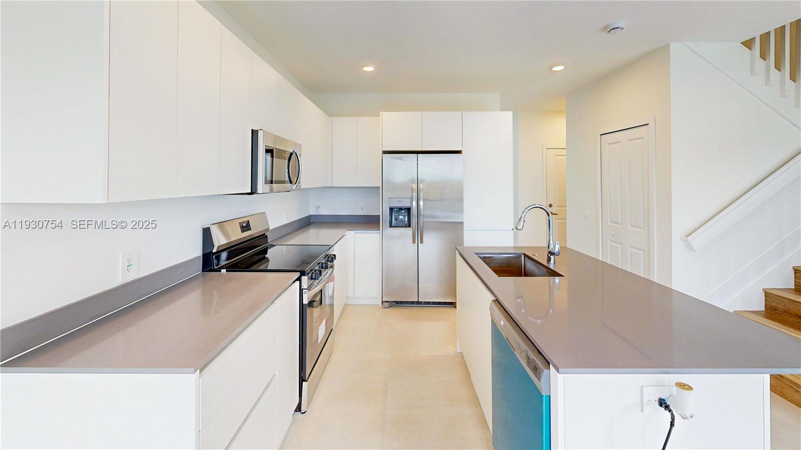 CENTURY PARK SQUARE - Residential