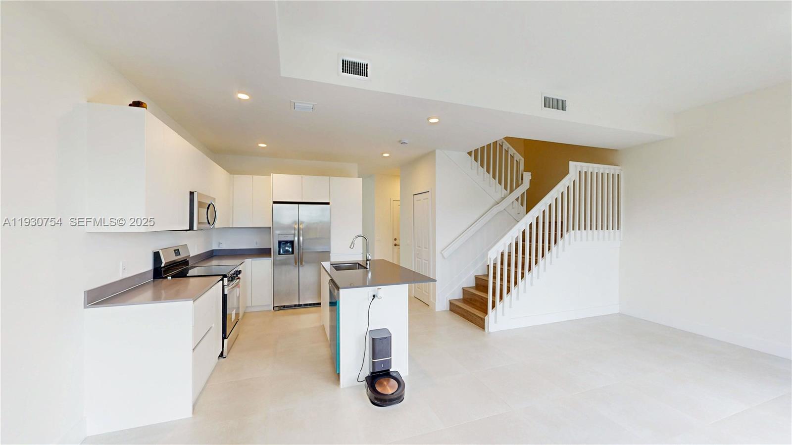 CENTURY PARK SQUARE - Residential