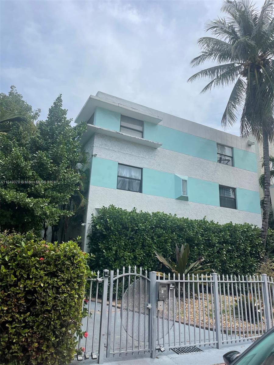 Rental Property at 753 Michigan Ave 3B, Miami Beach, Miami-Dade County, Florida - Bedrooms: 1 
Bathrooms: 1  - $2,350 MO.