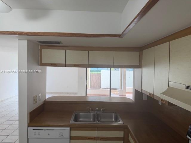 KENLAND POINTE CONDO II - Residential