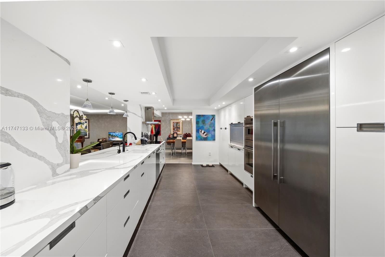 KENILWORTH CONDO - Residential