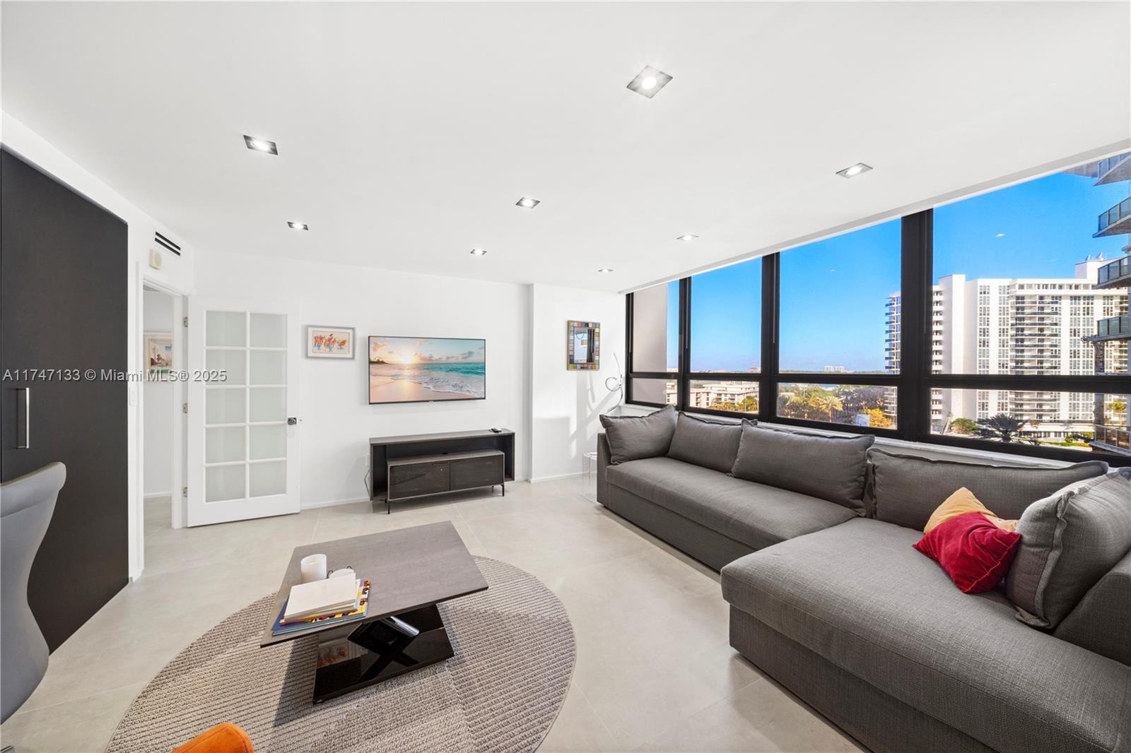 KENILWORTH CONDO - Residential