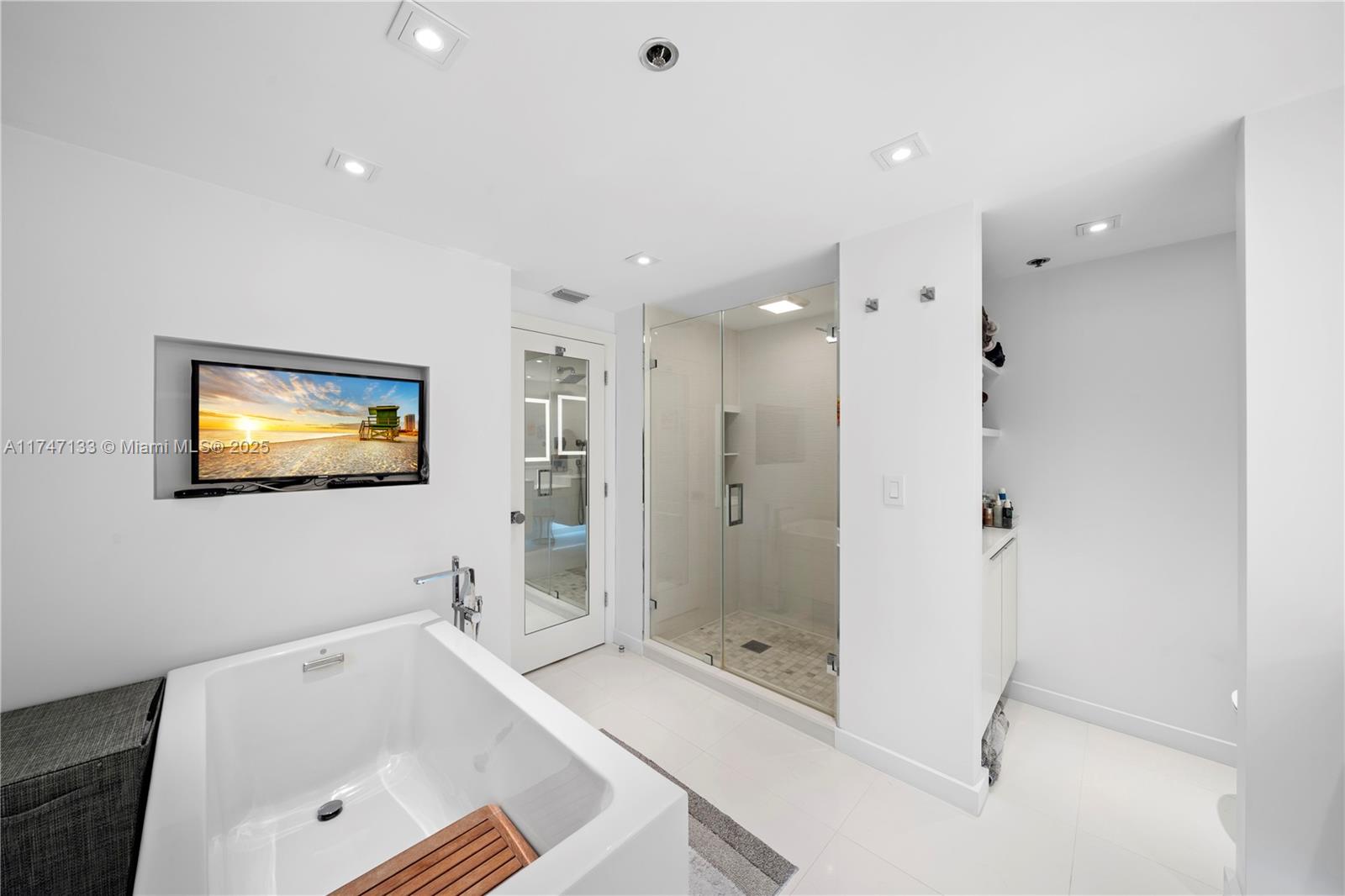 KENILWORTH CONDO - Residential