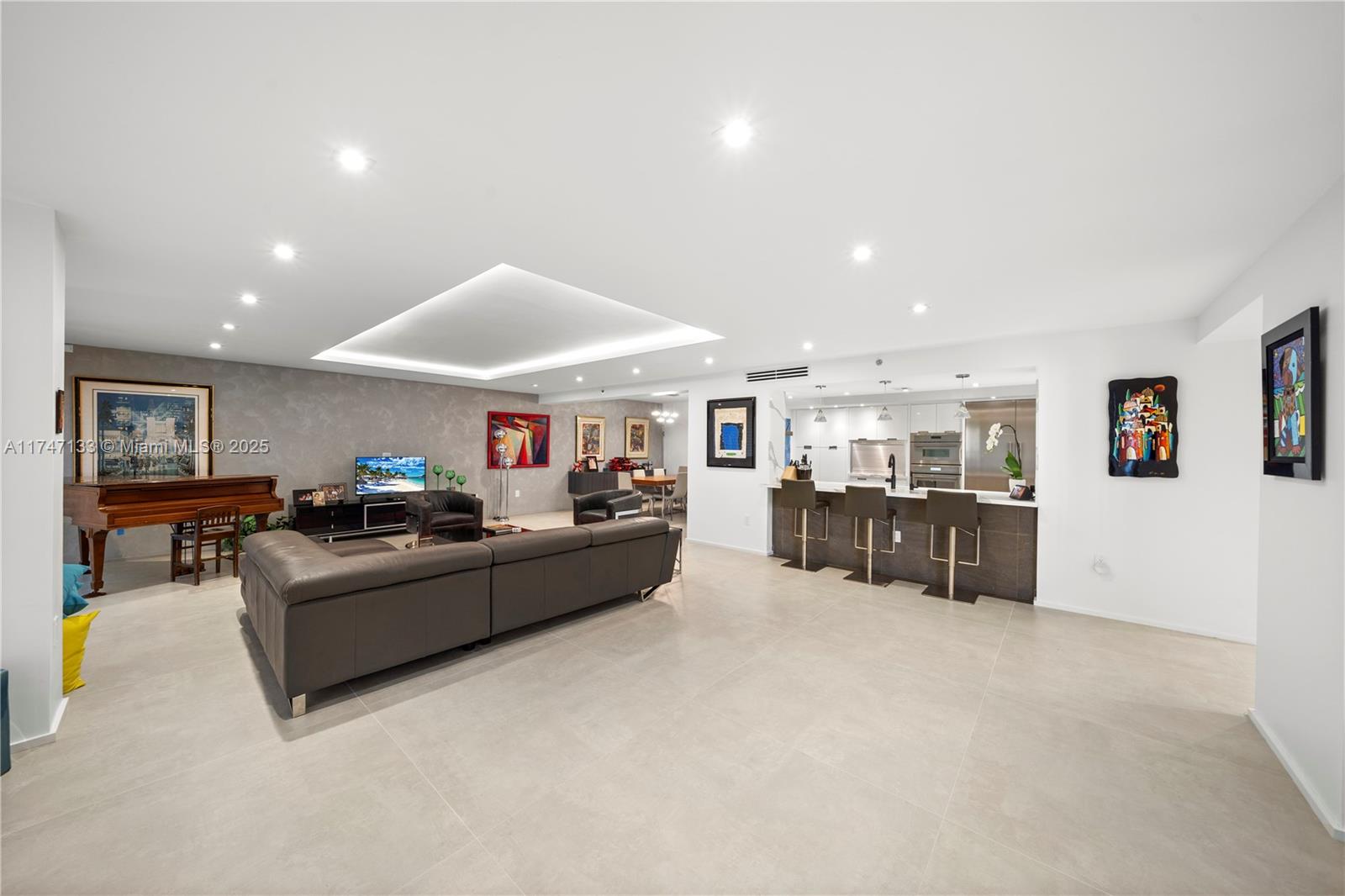 KENILWORTH CONDO - Residential