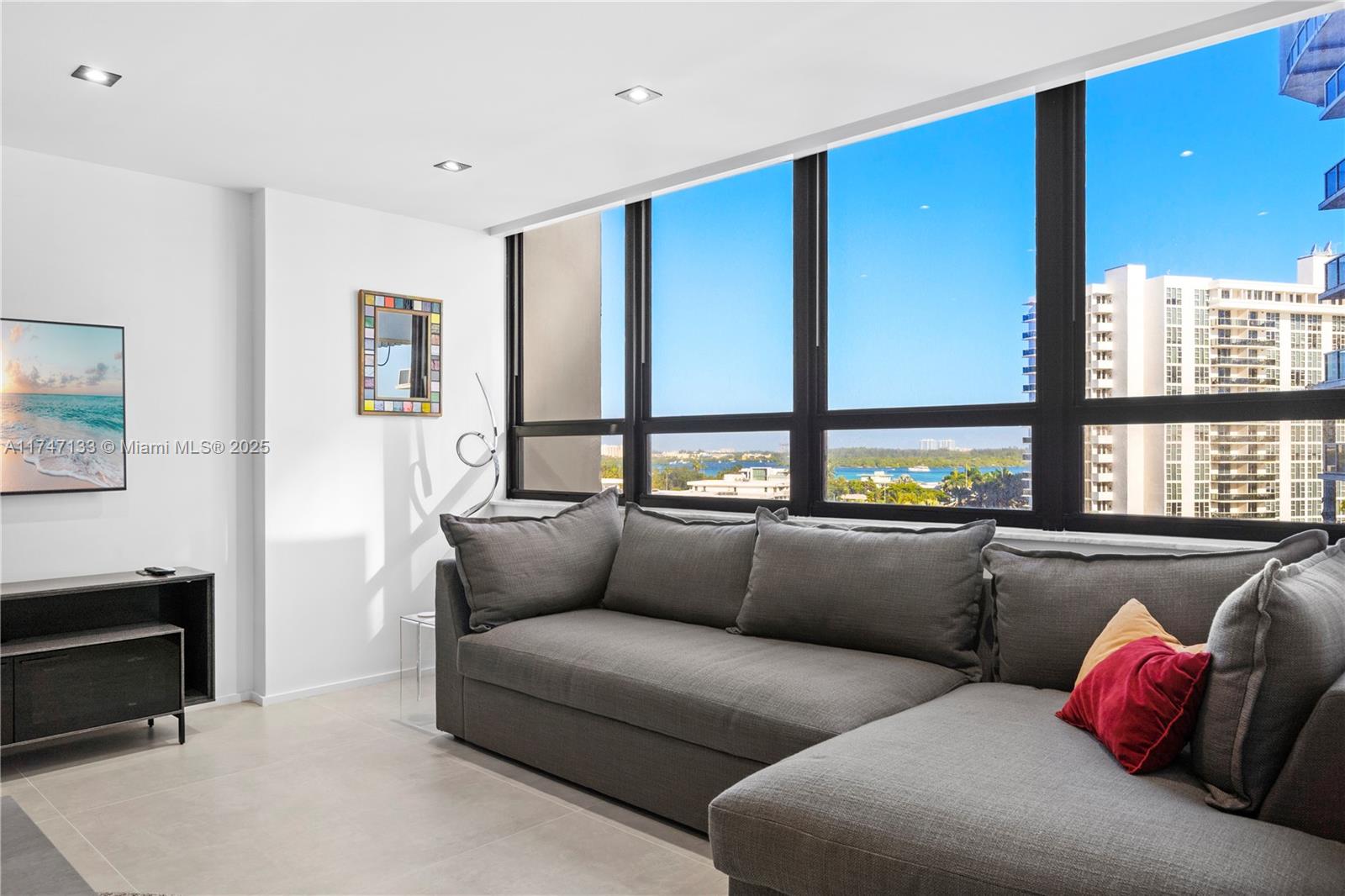 KENILWORTH CONDO - Residential