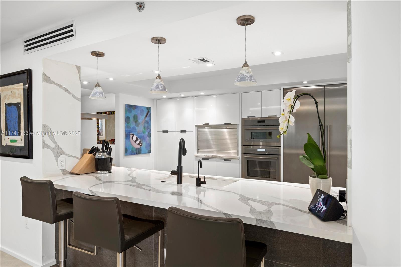 KENILWORTH CONDO - Residential