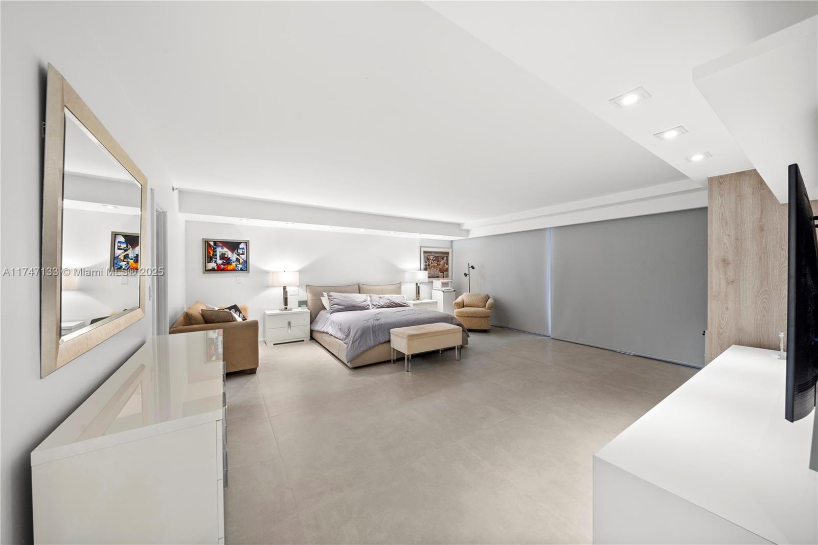 KENILWORTH CONDO - Residential