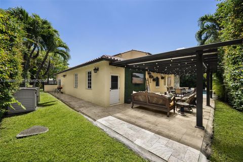 Tiny photo for 4206 Alhambra Cir, Coral Gables, FL 33146 (MLS # A11989813)