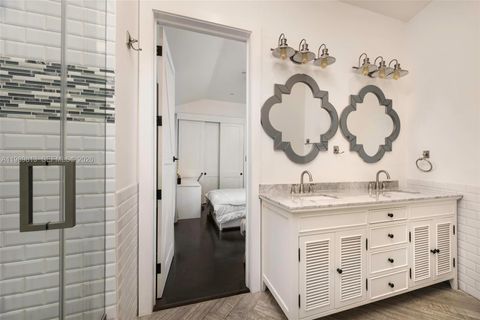 Tiny photo for 4206 Alhambra Cir, Coral Gables, FL 33146 (MLS # A11989813)