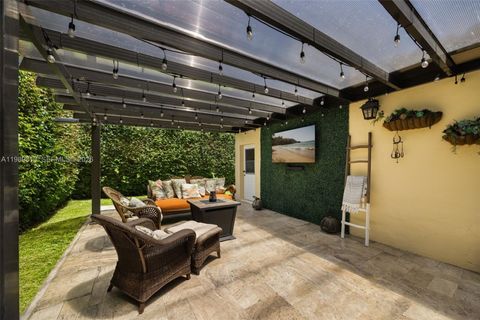 Tiny photo for 4206 Alhambra Cir, Coral Gables, FL 33146 (MLS # A11989813)