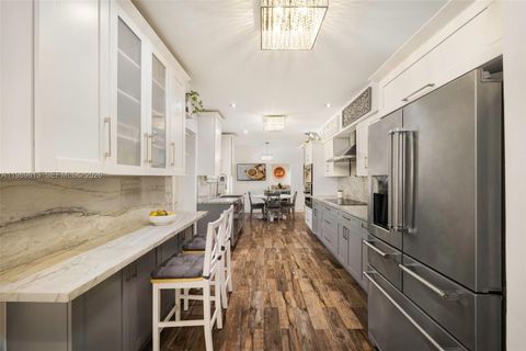 Tiny photo for 4206 Alhambra Cir, Coral Gables, FL 33146 (MLS # A11989813)
