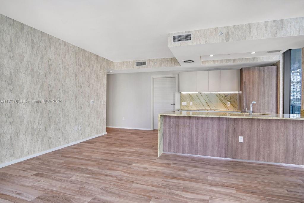 801 SMA RESIDENCE CONDO - Residential