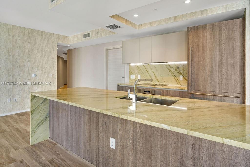 801 SMA RESIDENCE CONDO - Residential