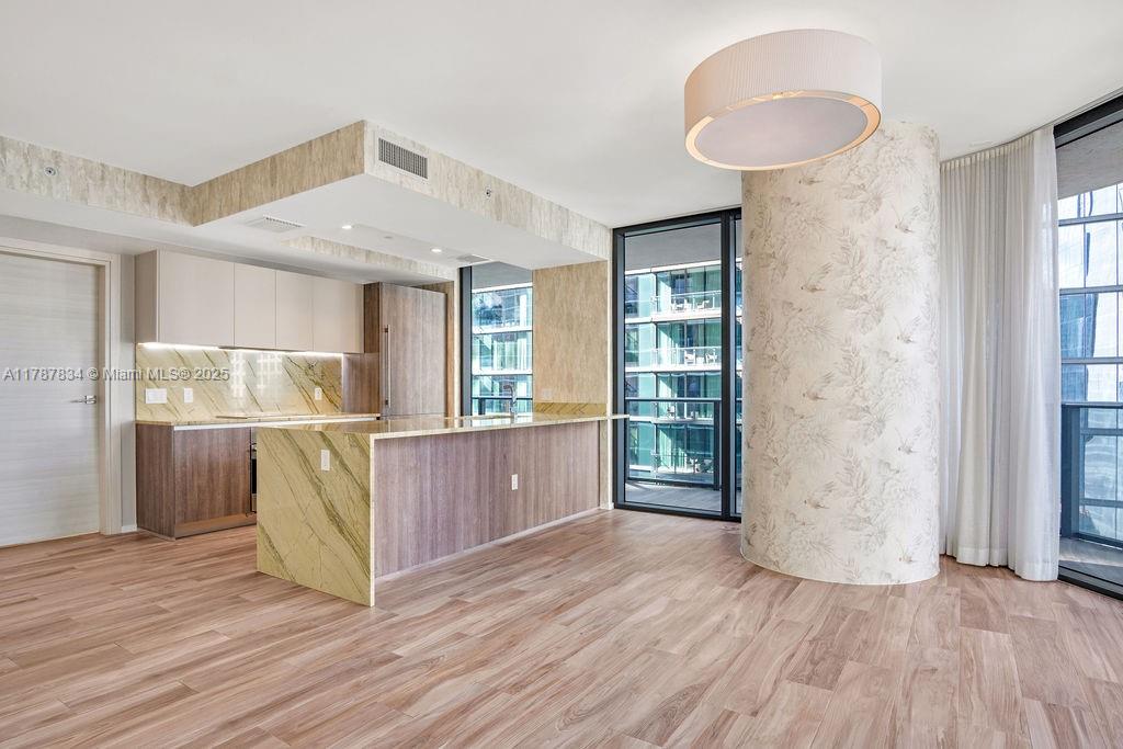 801 SMA RESIDENCE CONDO - Residential
