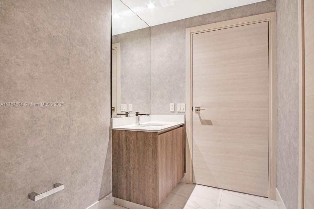801 SMA RESIDENCE CONDO - Residential