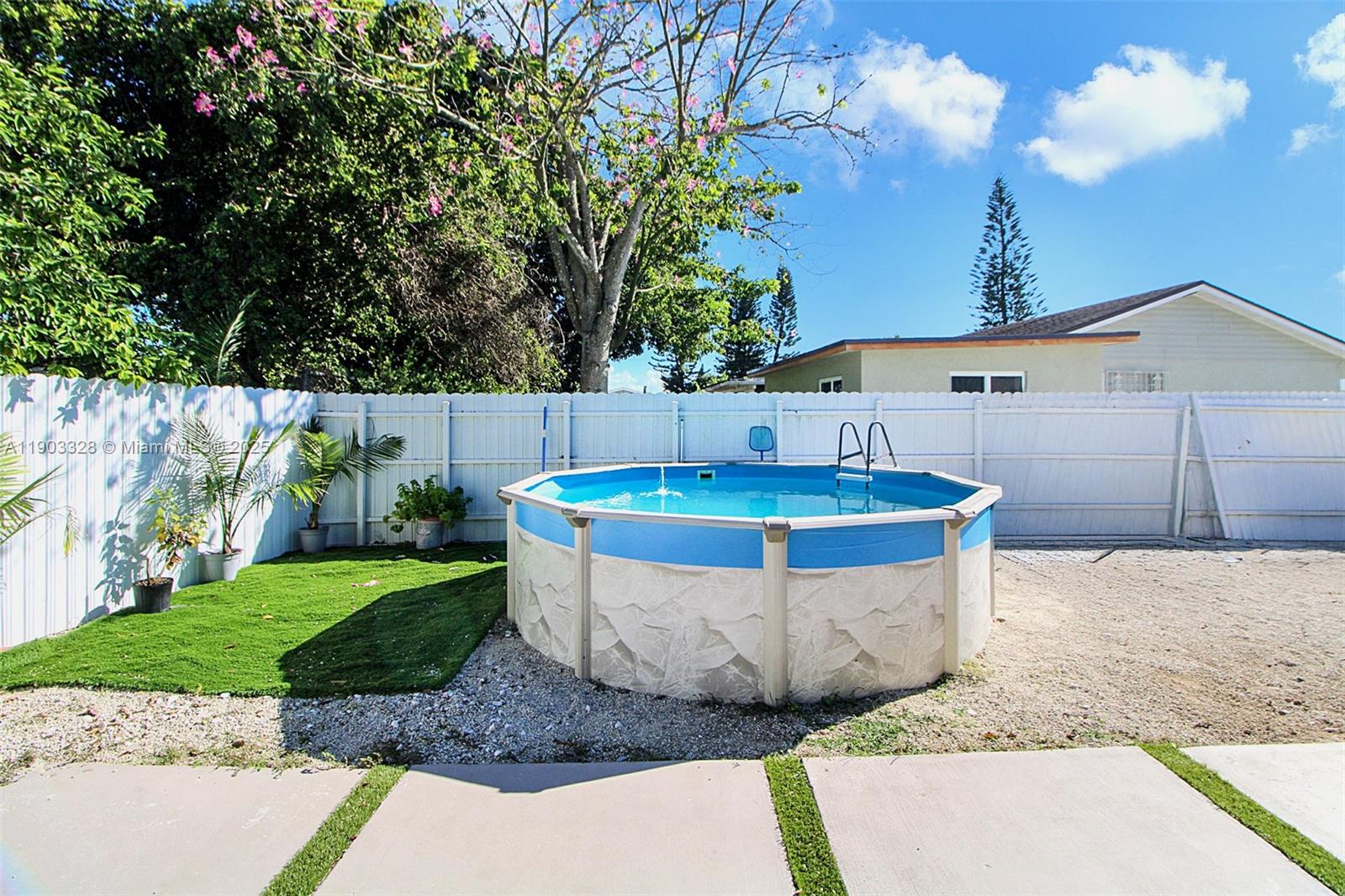 AVOCADO VILLAS - Residential