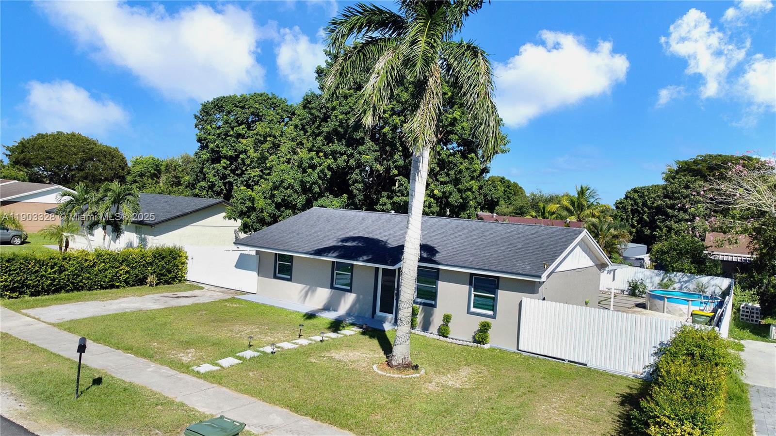 AVOCADO VILLAS - Residential